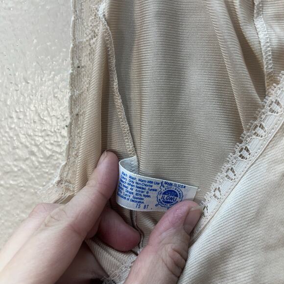 Vintage WISE BUYS Maidenform Tan Nylon Full Slip Lace adjustable straps Sz 32 - Picture 9 of 9